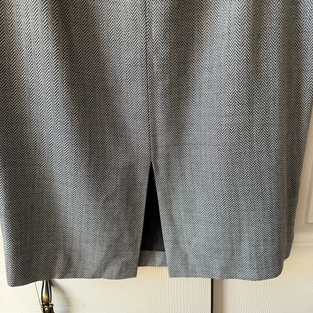Lafayette 148 Herringbone Wool Blend Lined Pencil Skirt Women’s size 8